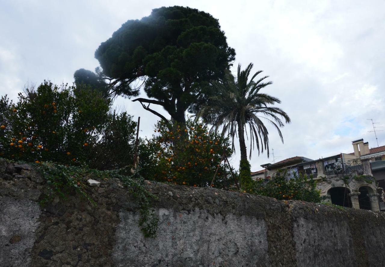 B&B Vicolo Del Chiostro Aci SantʼAntonio Exterior foto
